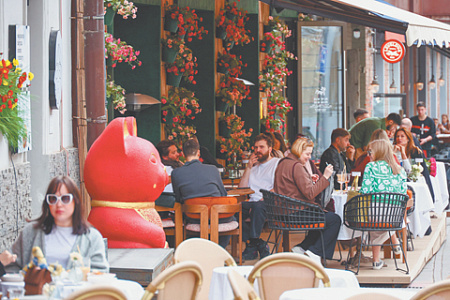 The Central Bank’s Tight Policy Has Pushed Russians To Spend More on Leisure